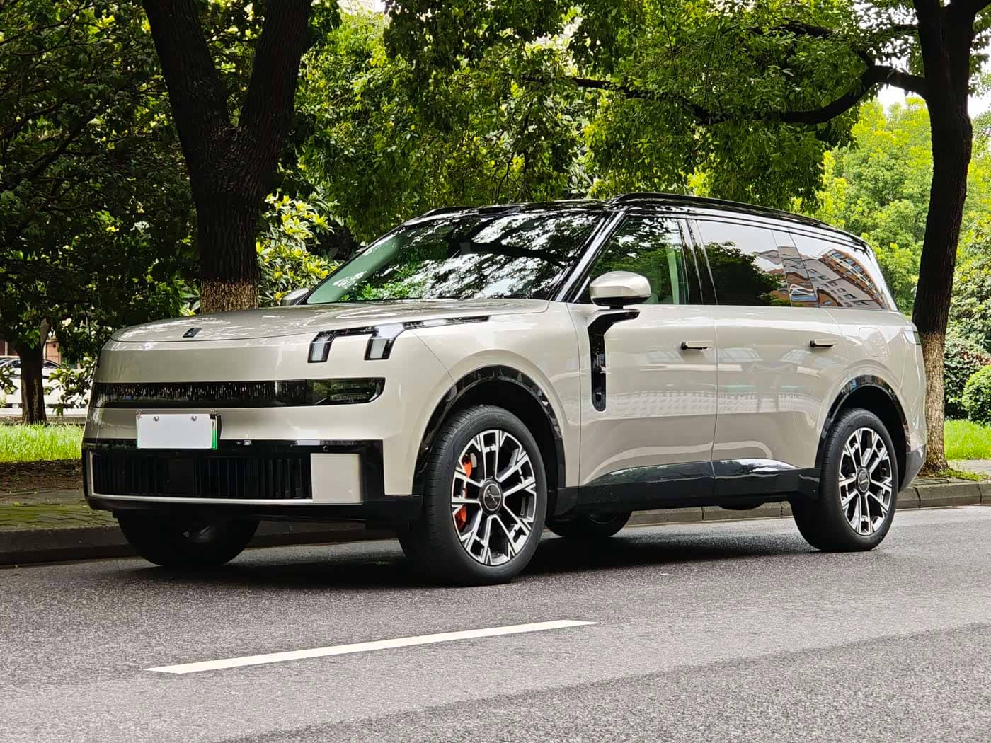 Lynk & Co 900
