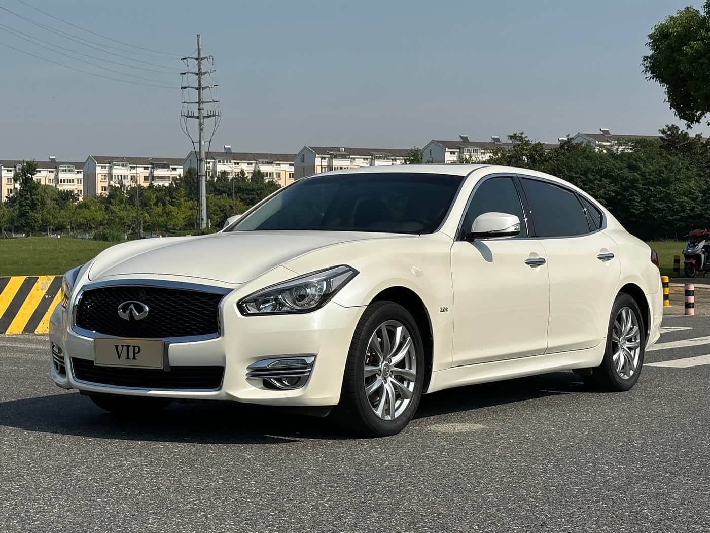 Infiniti Q70
