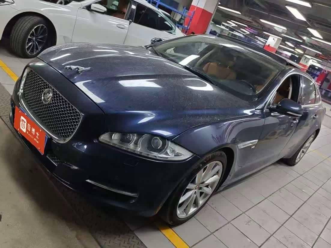 Jaguar XJ