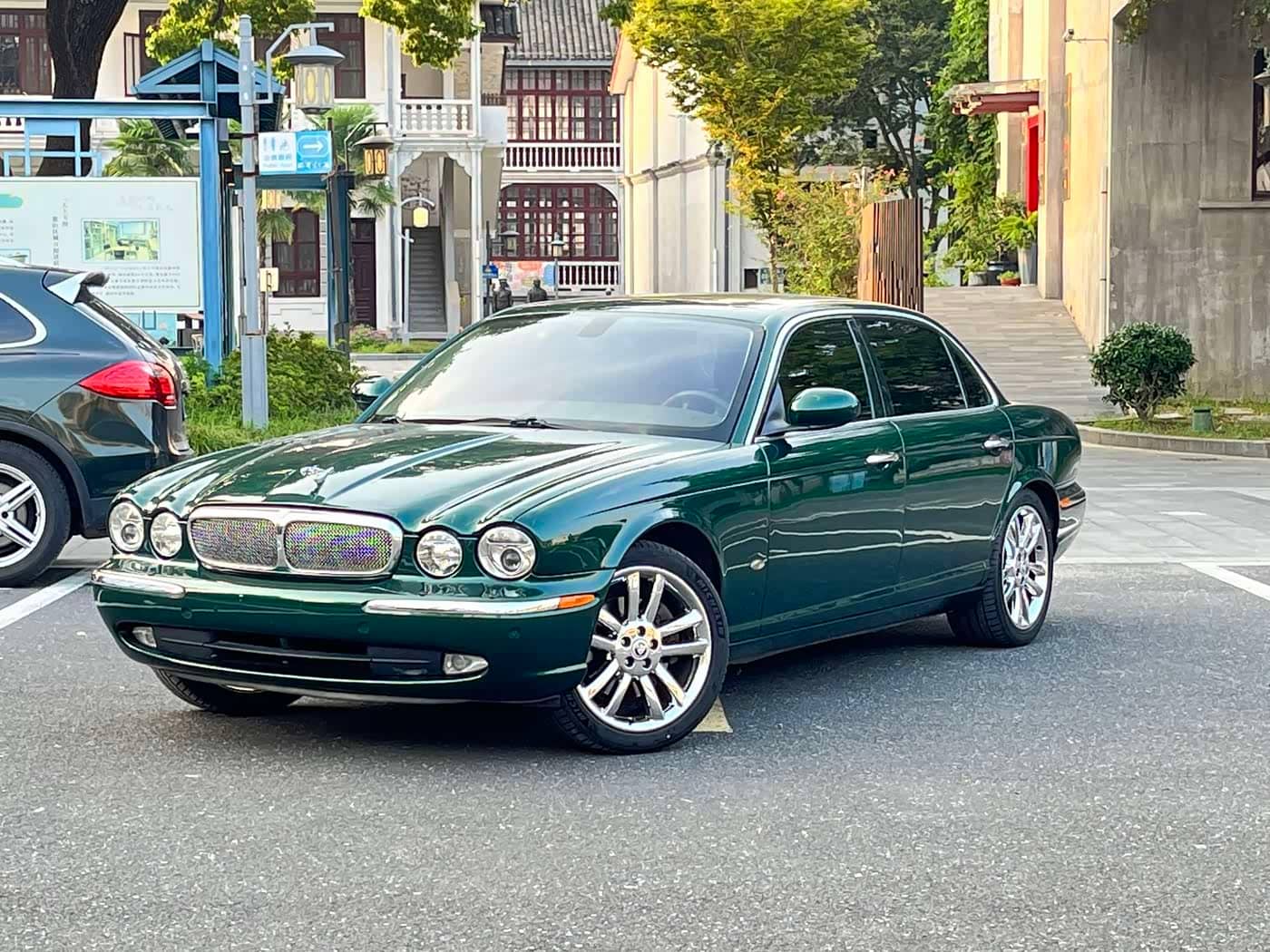 Jaguar XJ
