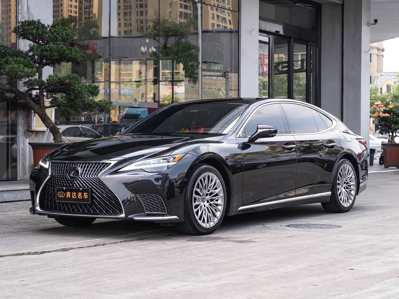 Lexus LS