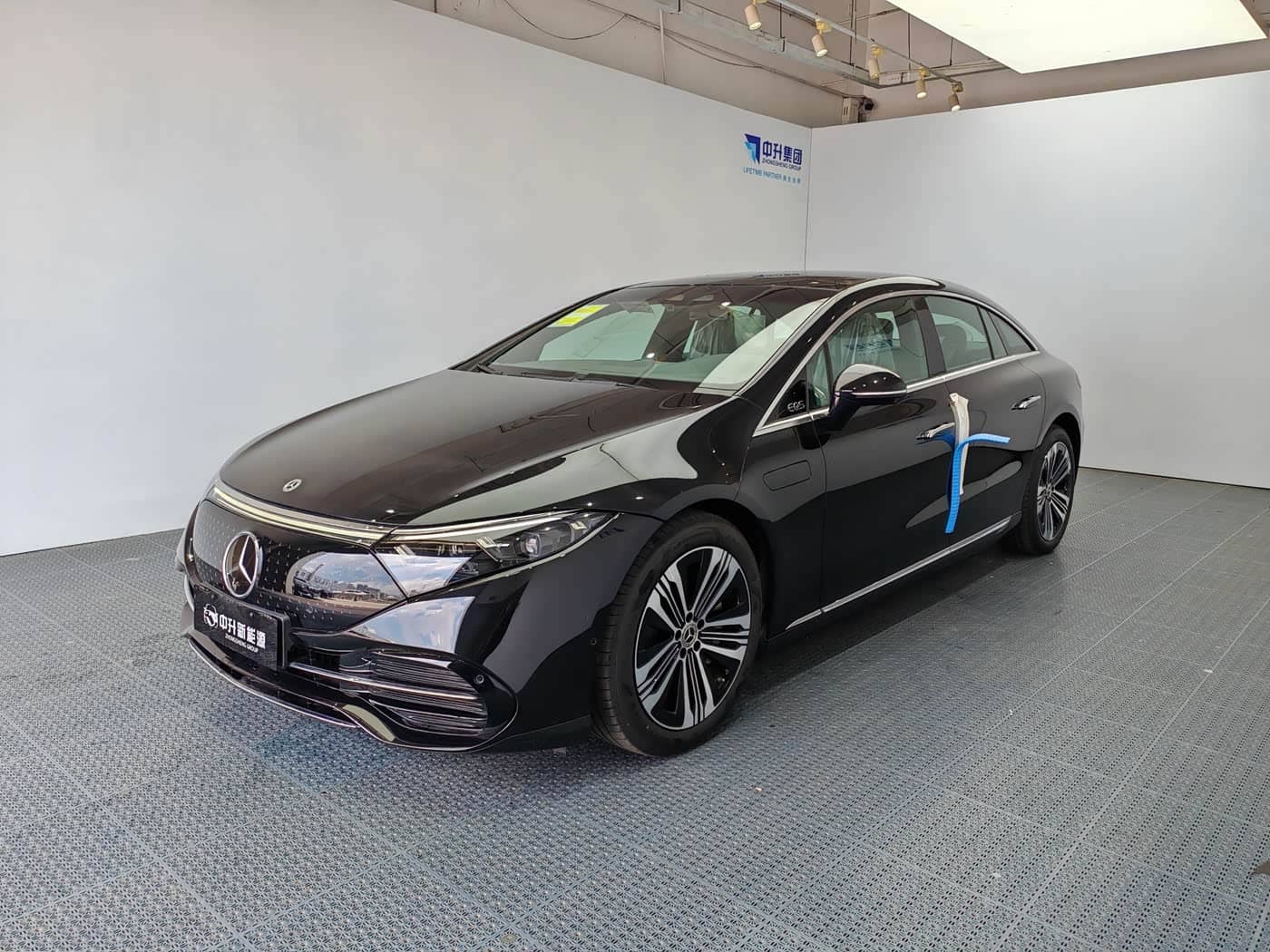 Mercedes-Benz EQS