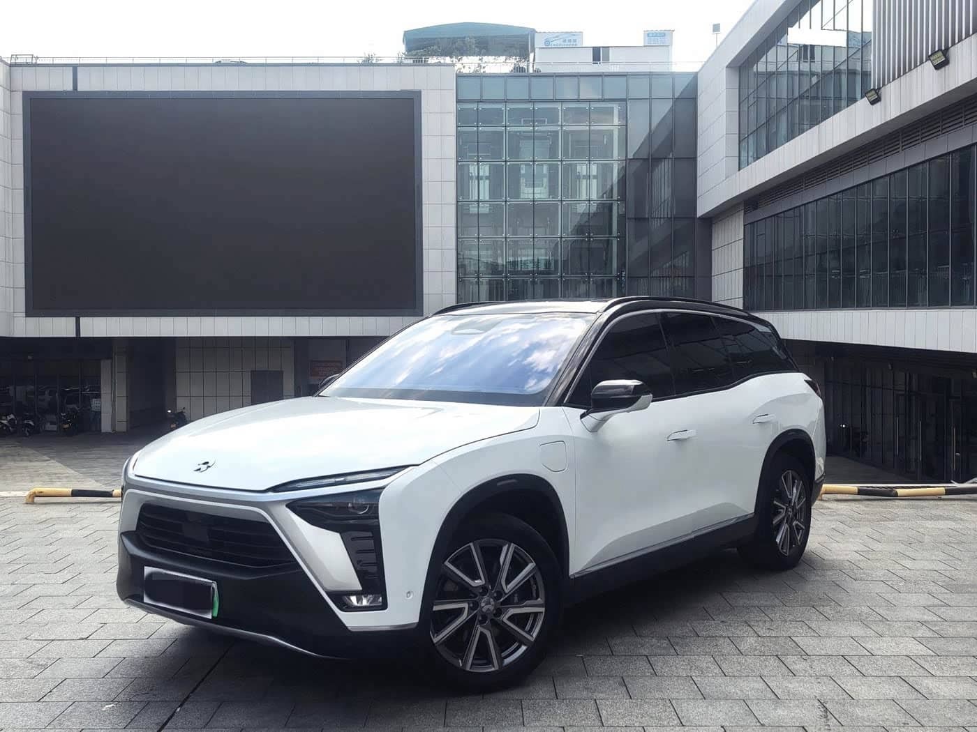 NIO ES8
