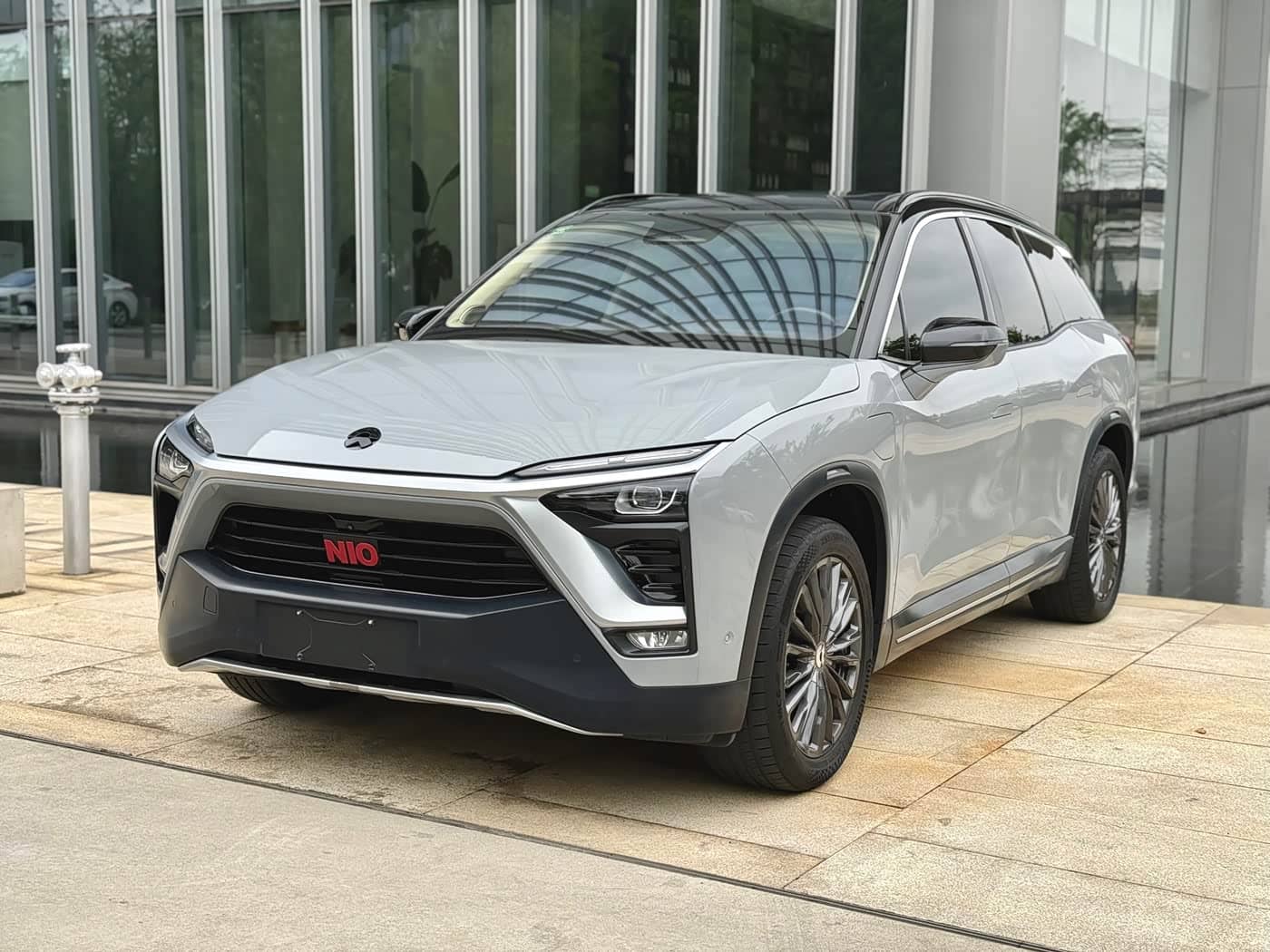 NIO ES8