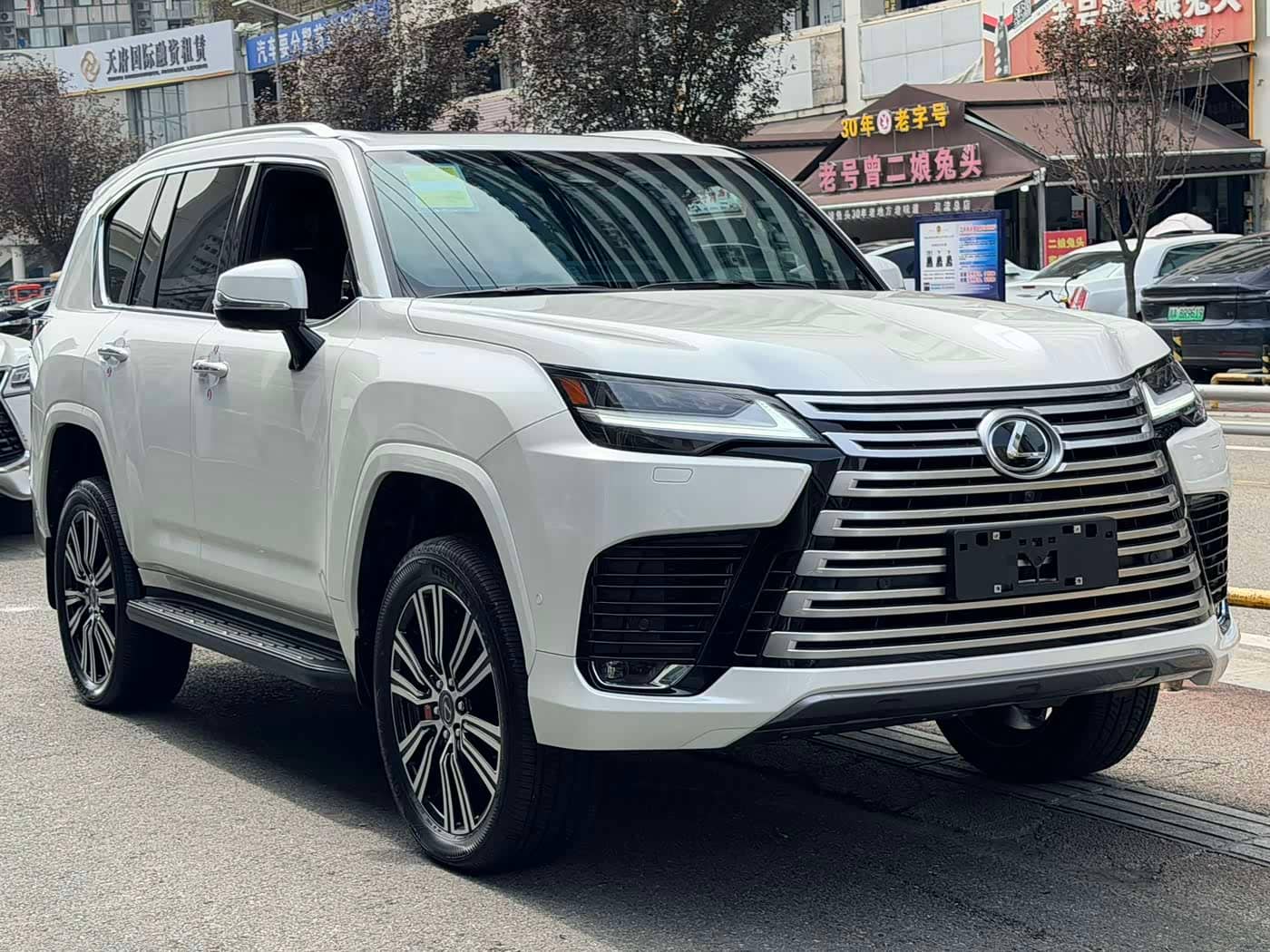 Lexus LX