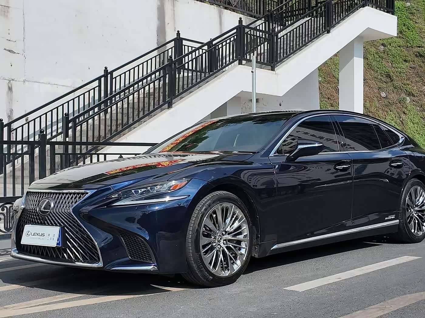 Lexus LS
