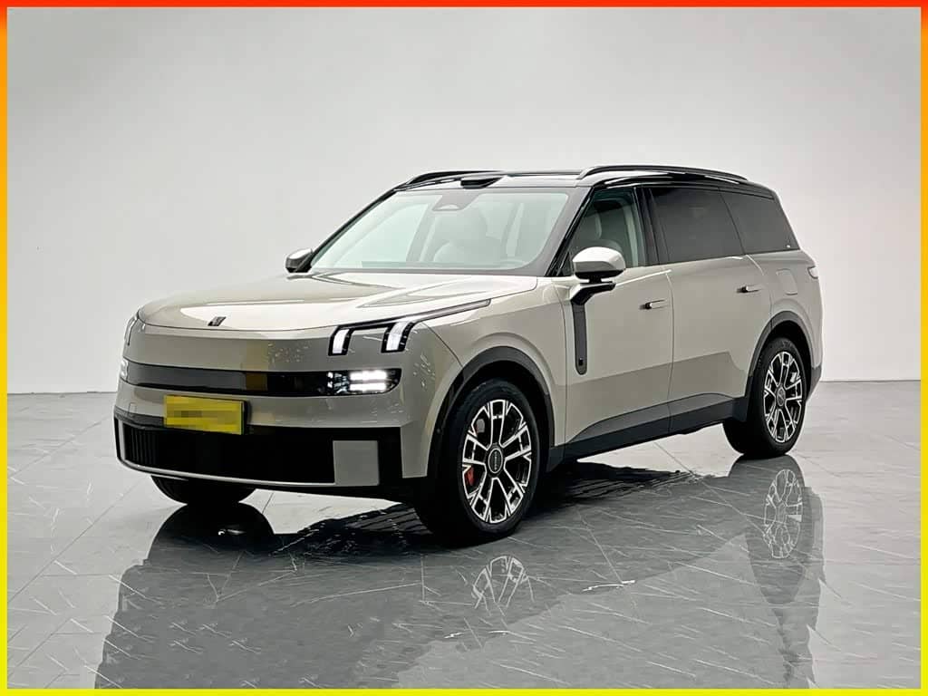 Lynk & Co 900