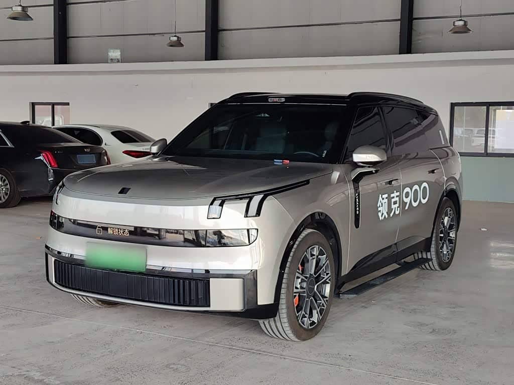 Lynk & Co 900