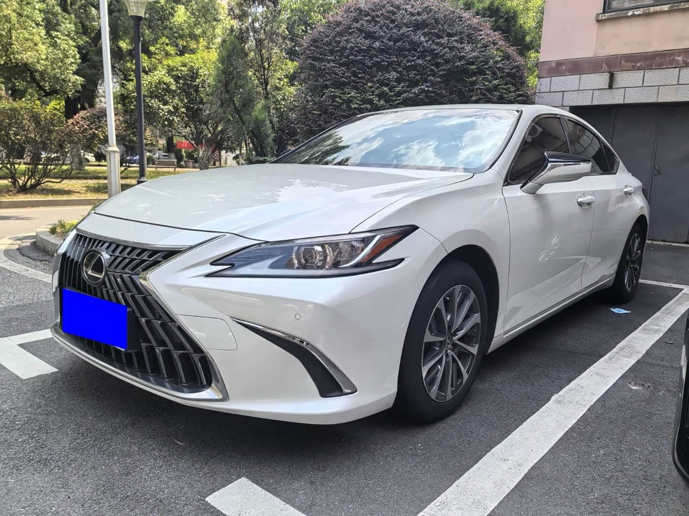 Lexus ES