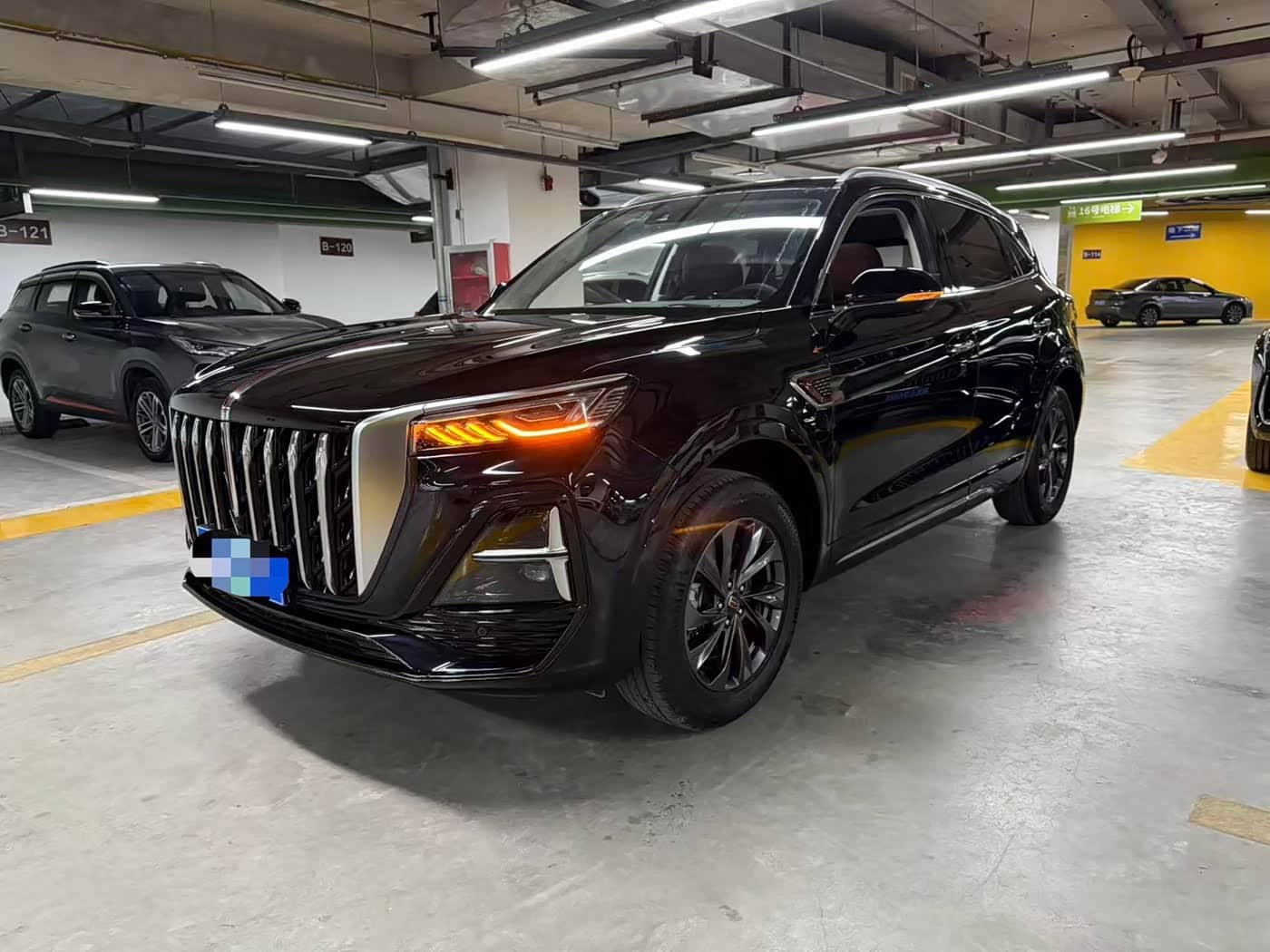 Hongqi HS5