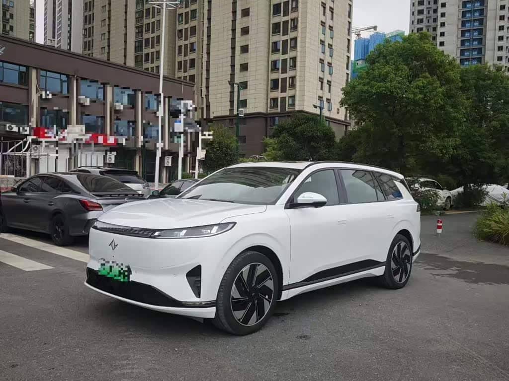 Dongfeng Yipai eπ008