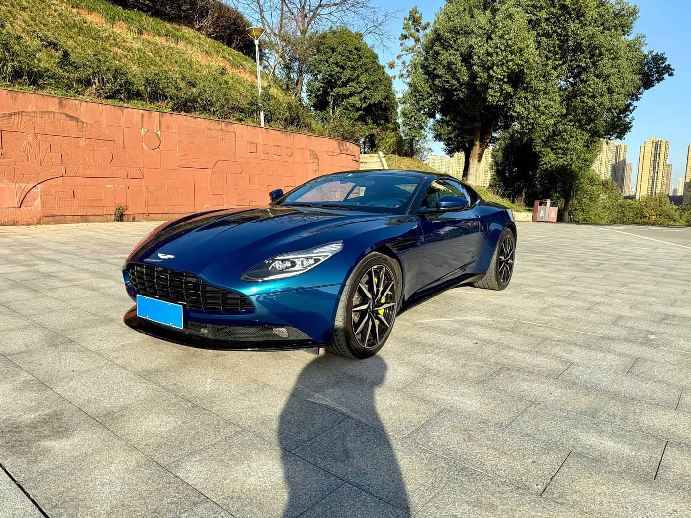 Aston Martin DB11