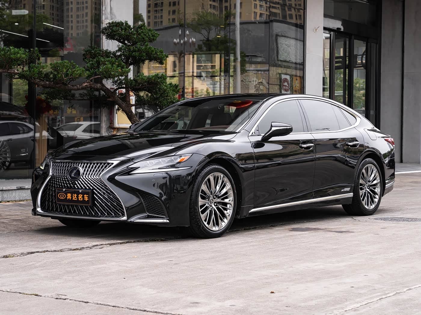 Lexus LS