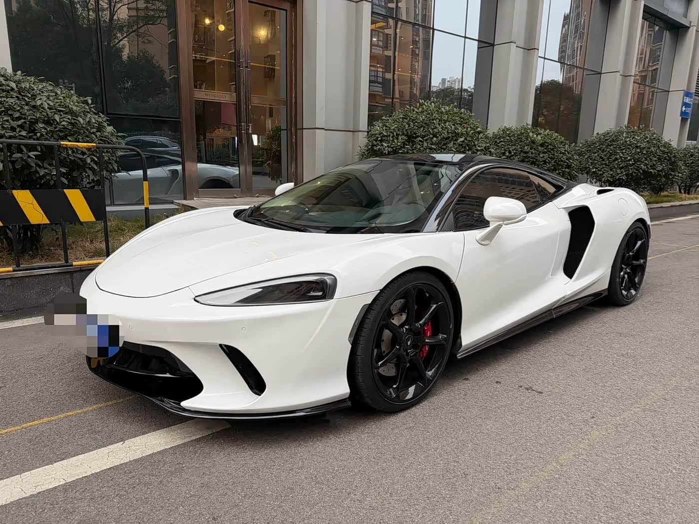 McLaren GT