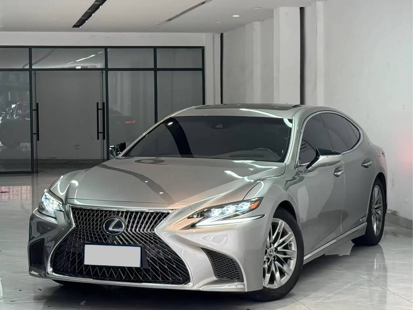 Lexus LS