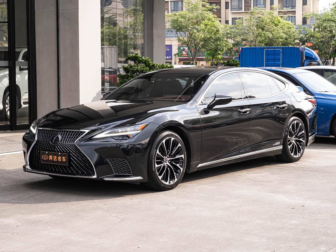 Lexus LS