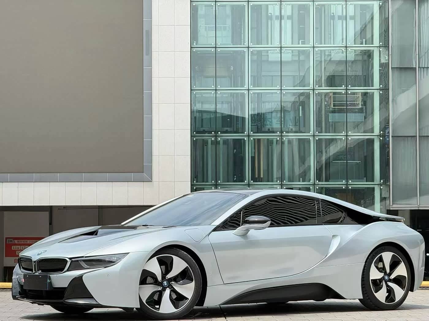 BMW i8