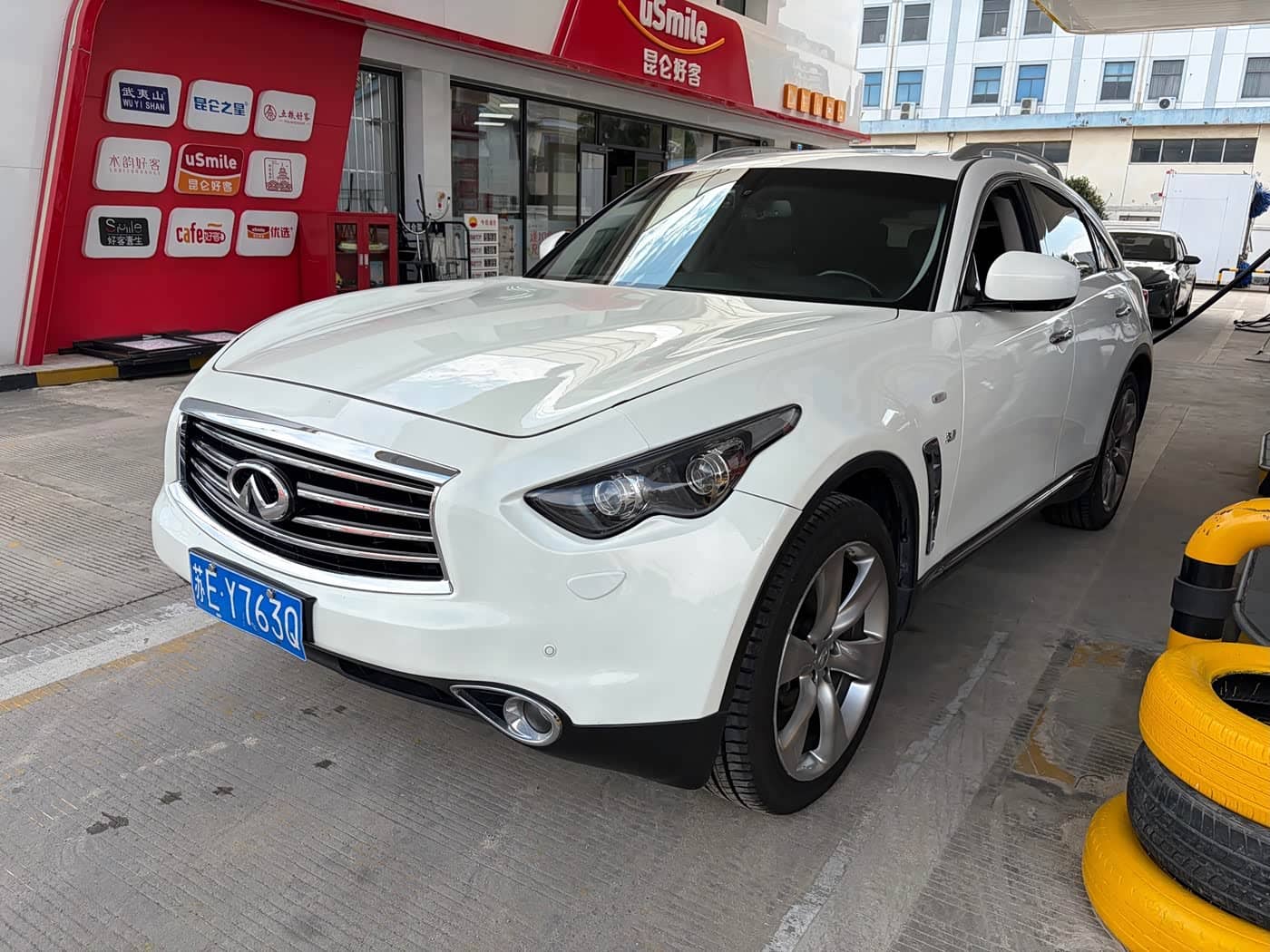 Infiniti QX70