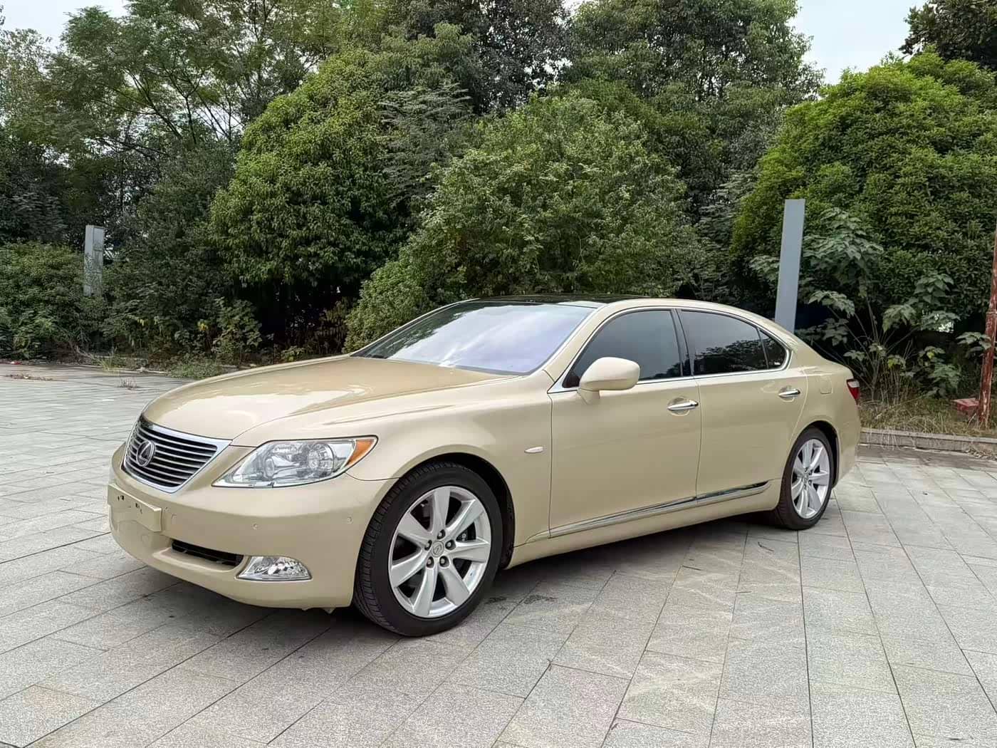 Lexus LS