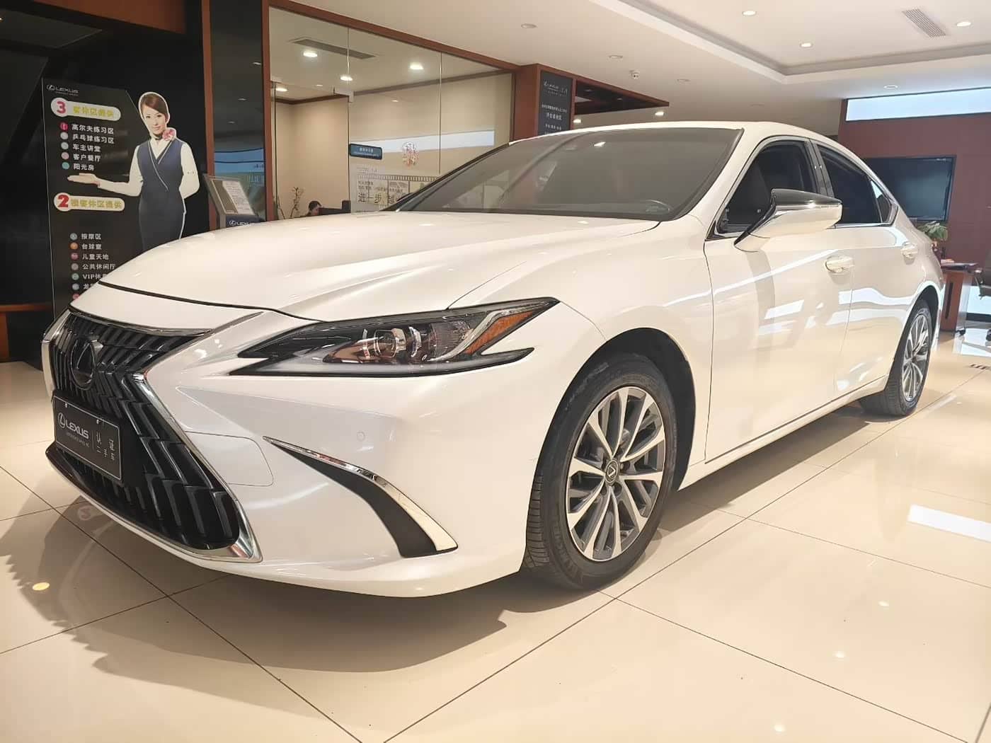 Lexus ES