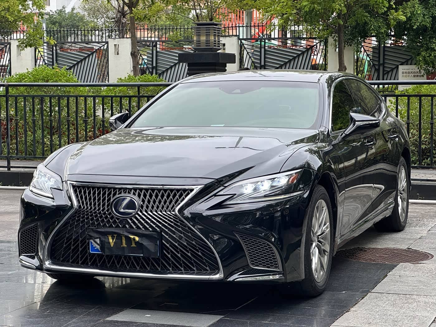 Lexus LS