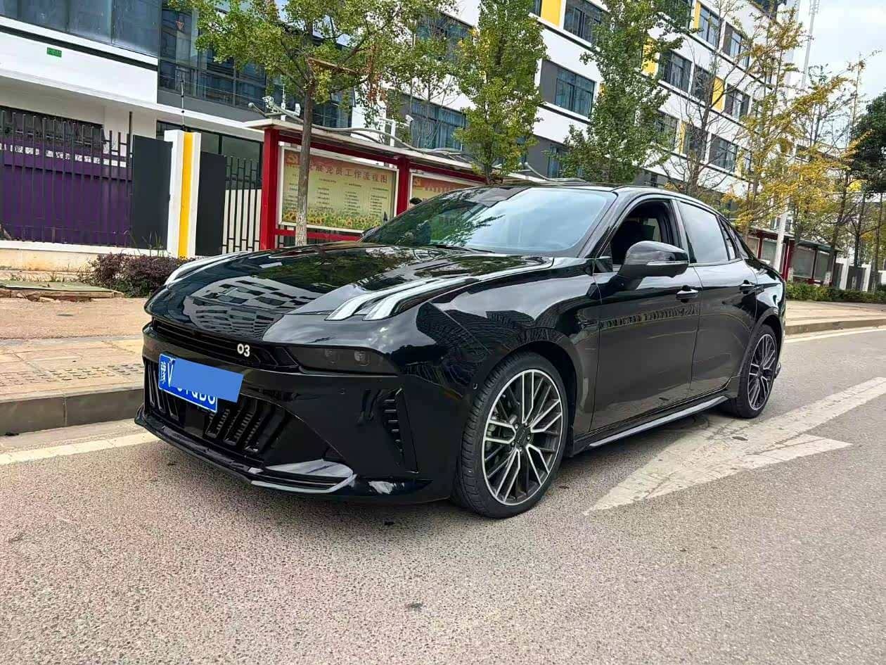 Lynk & Co 03