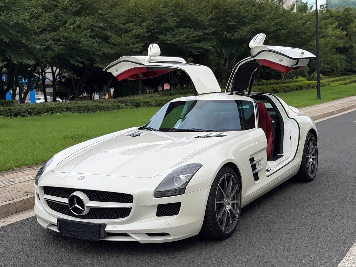 Mercedes-Benz SLS AMG