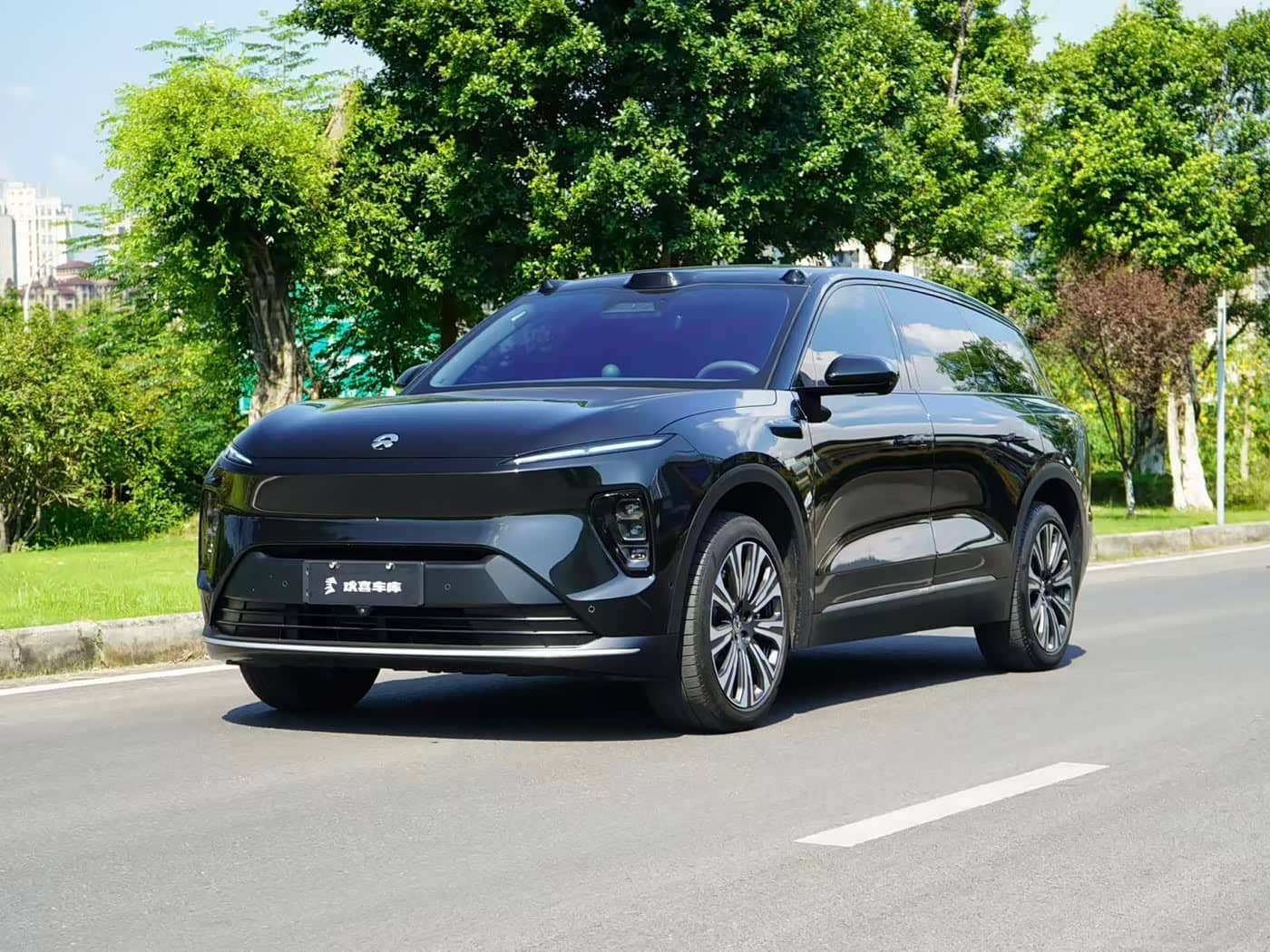 NIO ES8