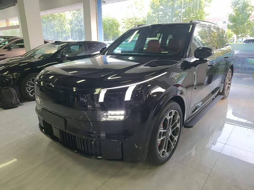 Lynk & Co 900