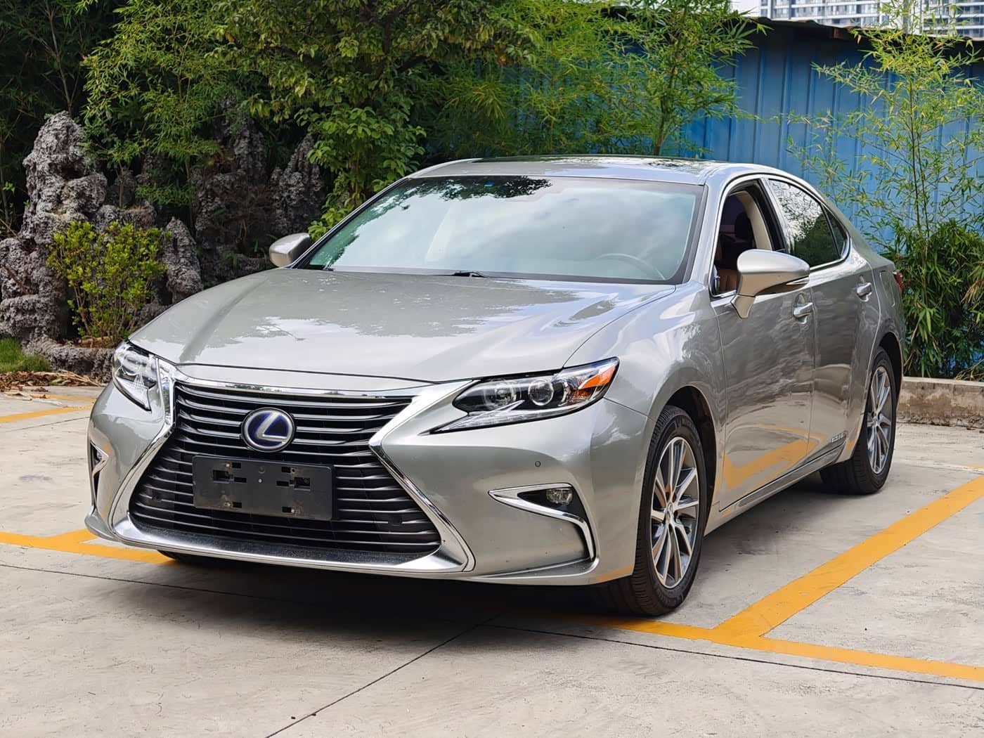 Lexus ES