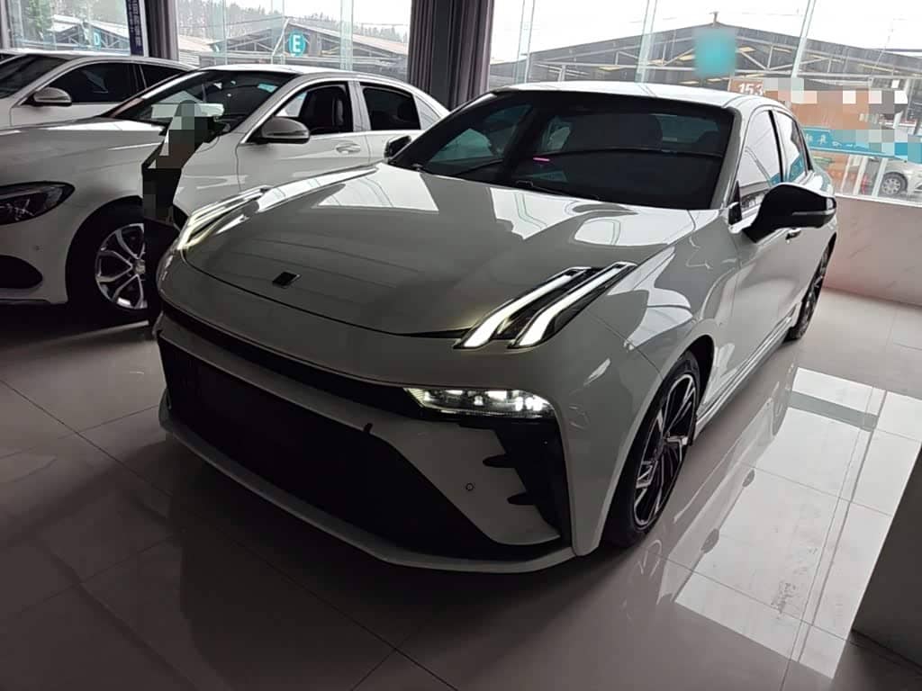 Lynk & Co 03