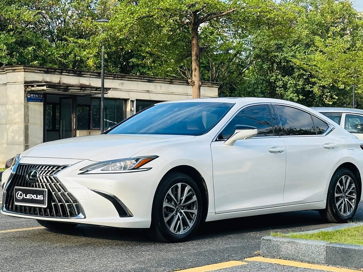 Lexus ES