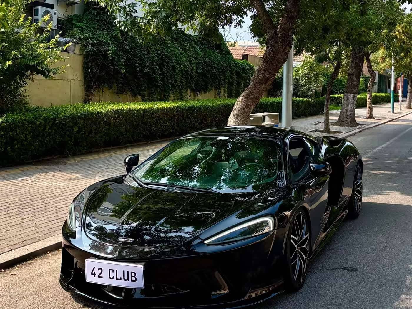 McLaren GT