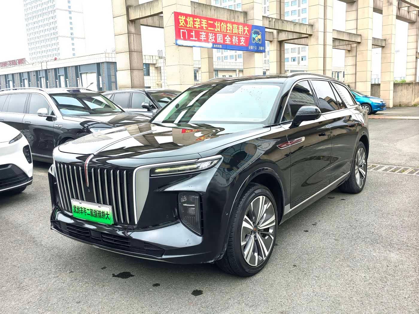 Hongqi E-HS9
