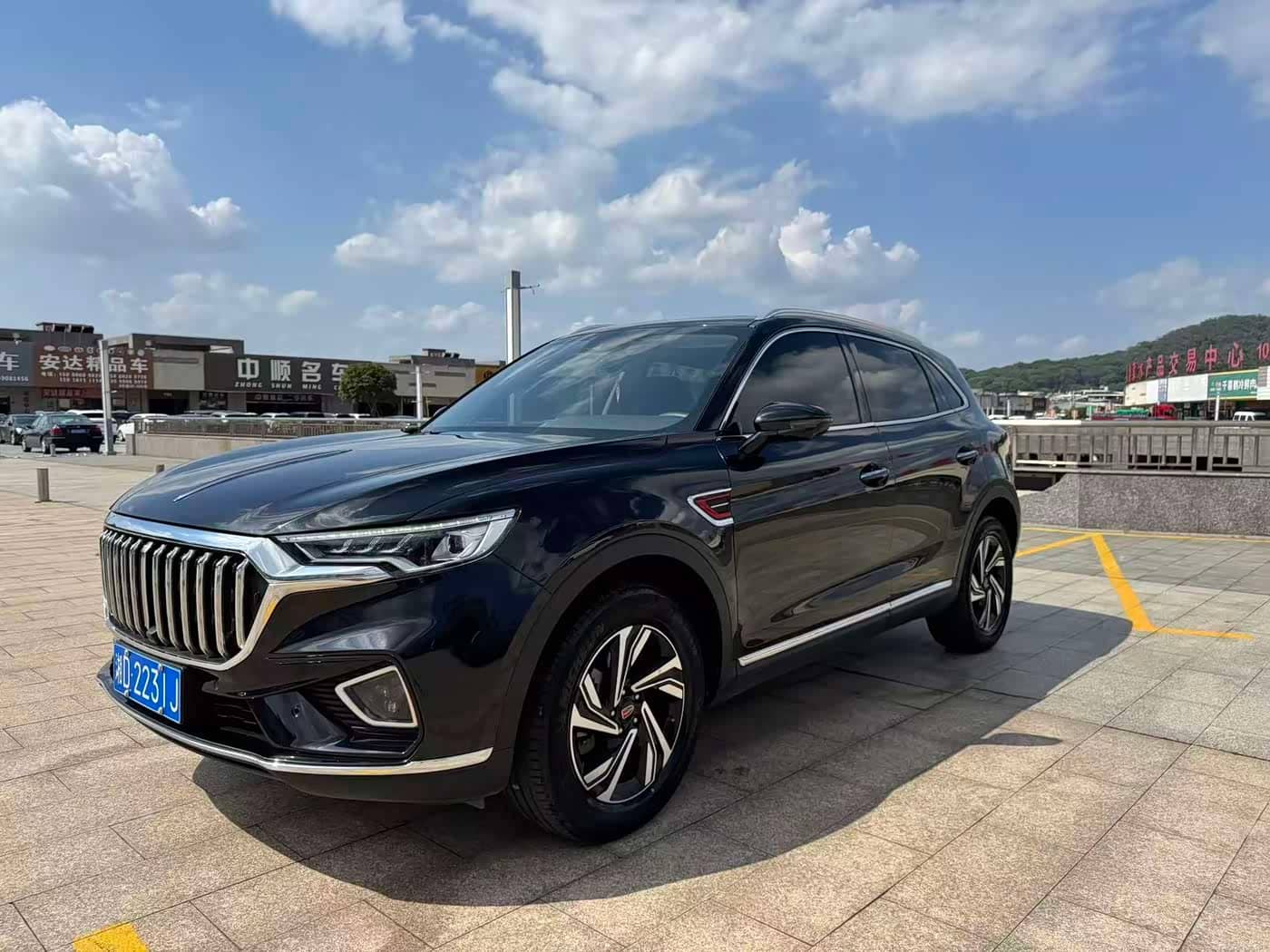 Hongqi HS5