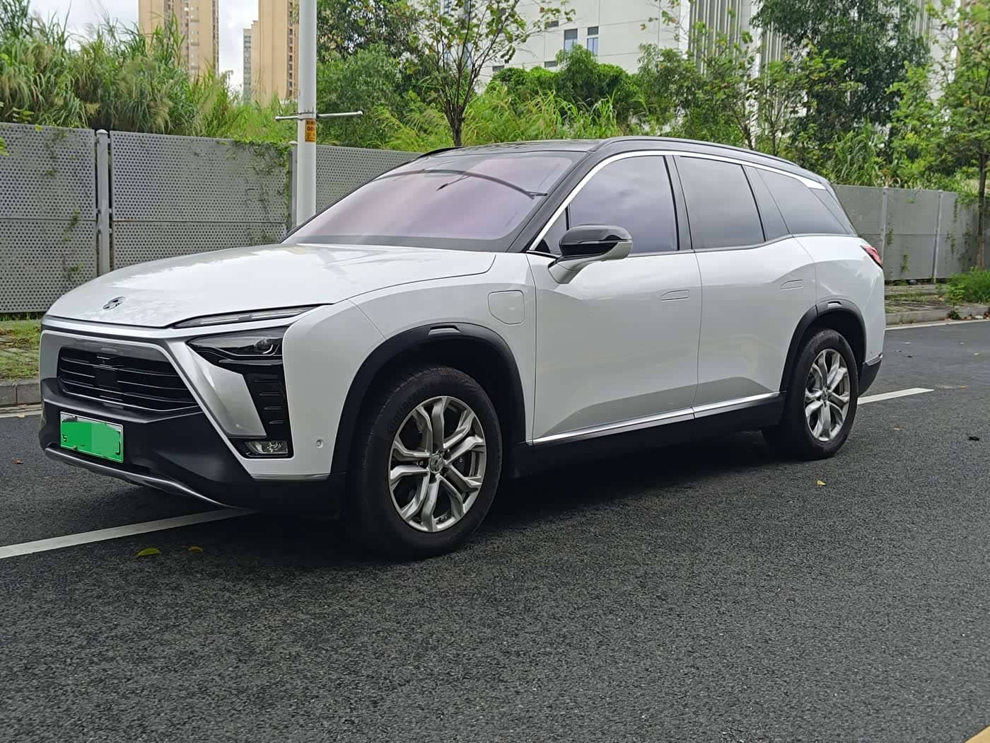NIO ES8