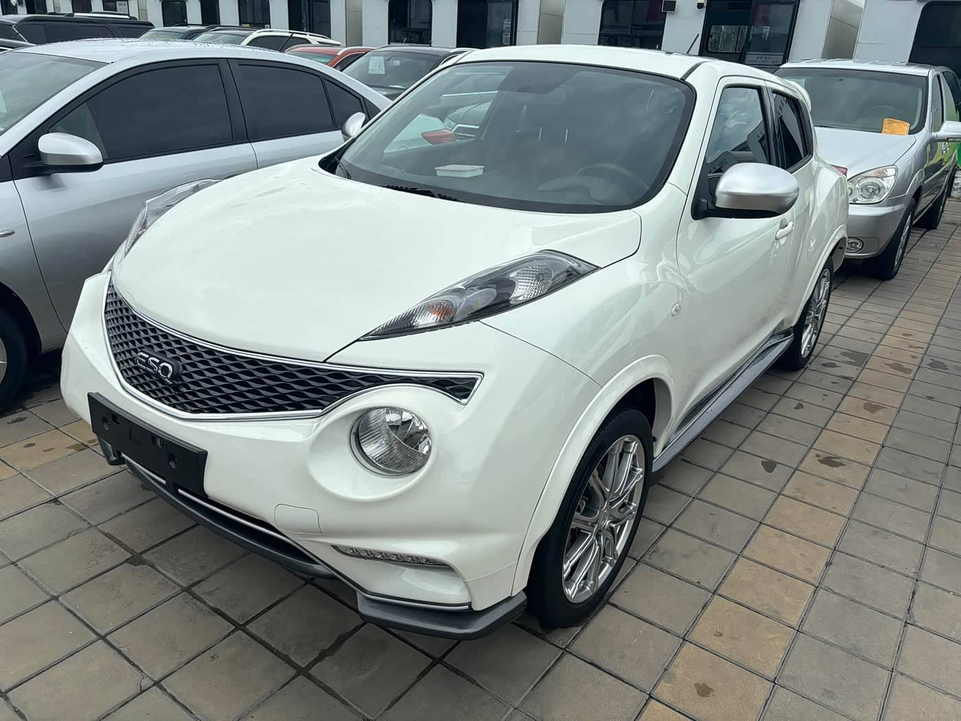 Infiniti ESQ
