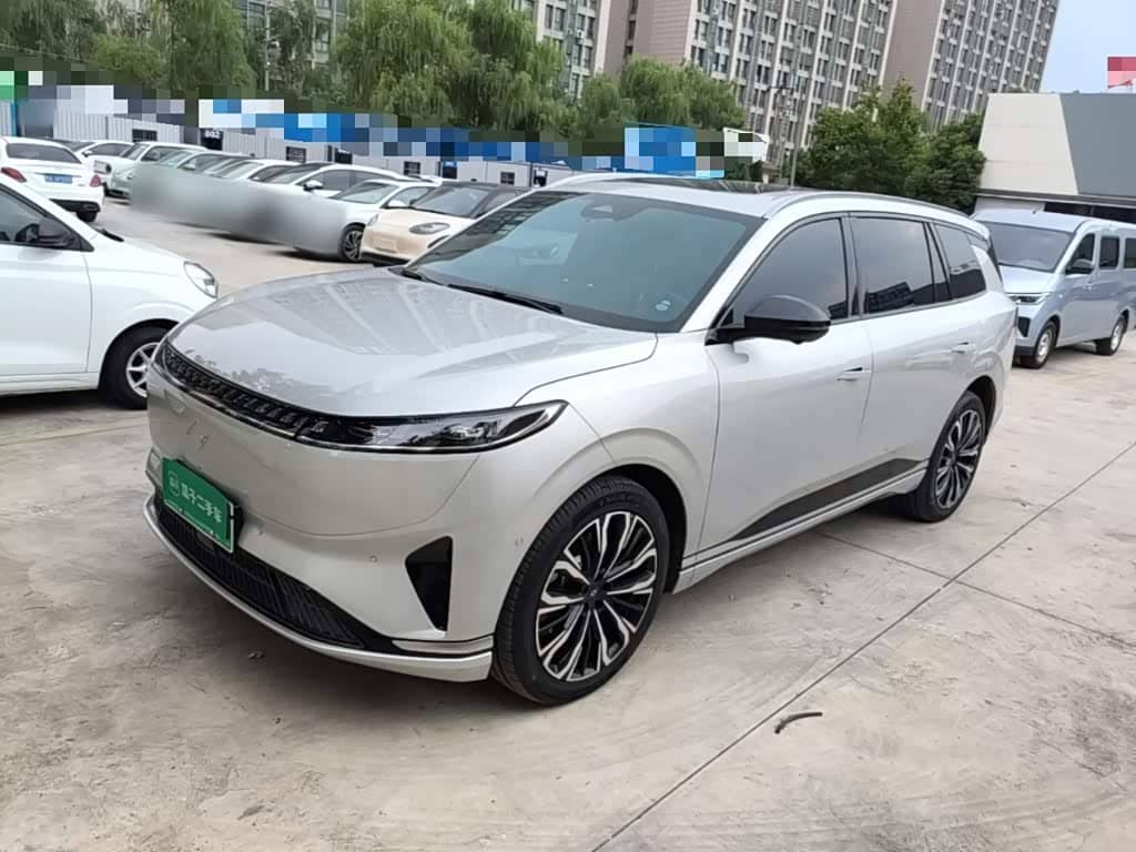 Dongfeng Yipai eπ008