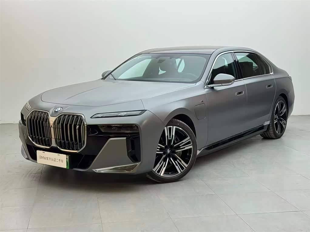 BMW i7