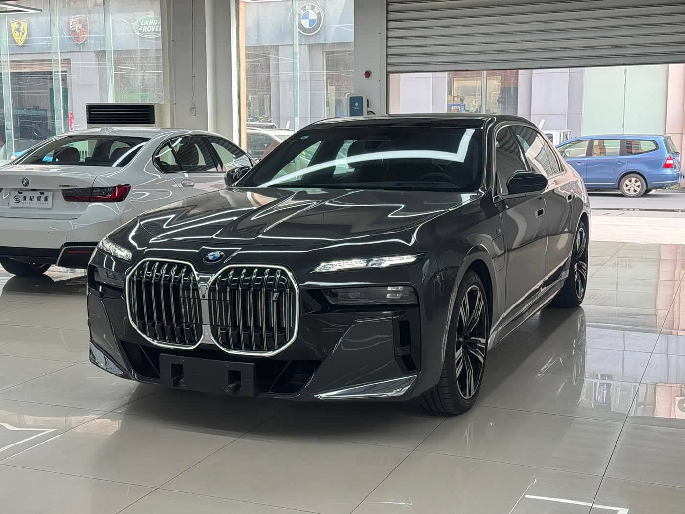 BMW i7