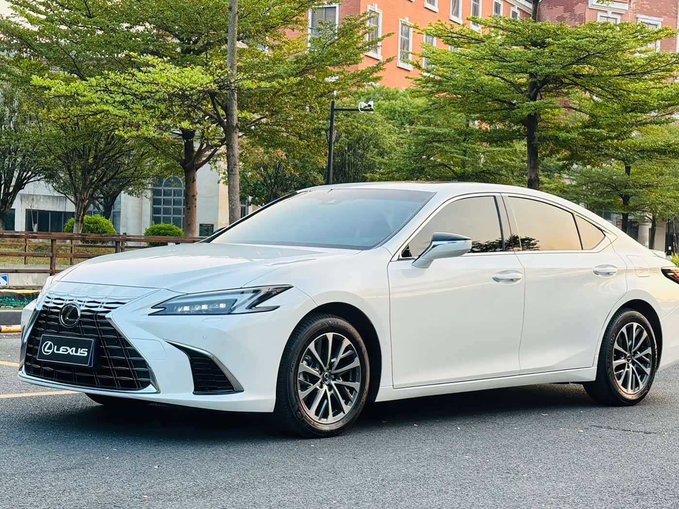 Lexus ES