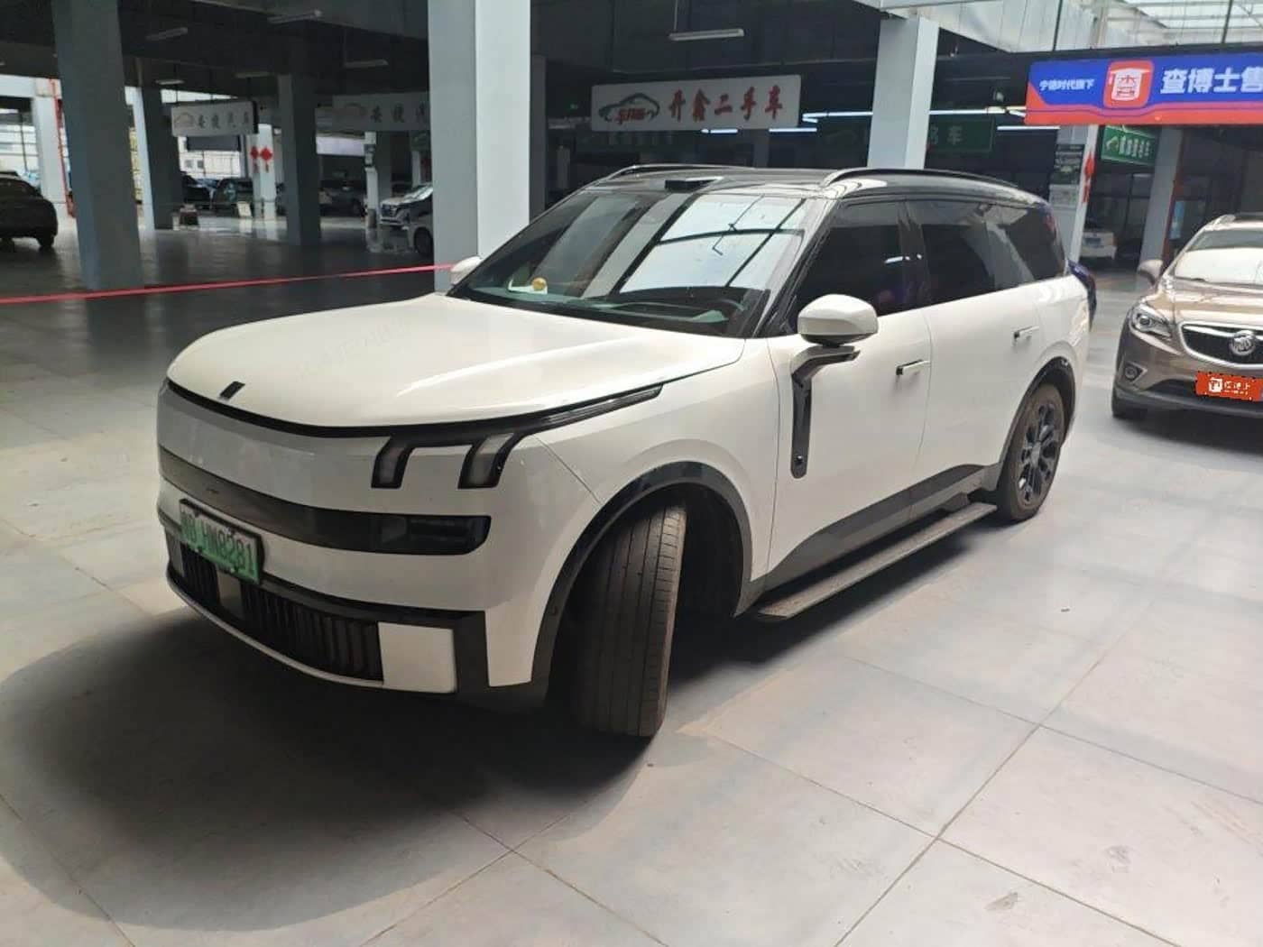 Lynk & Co 900