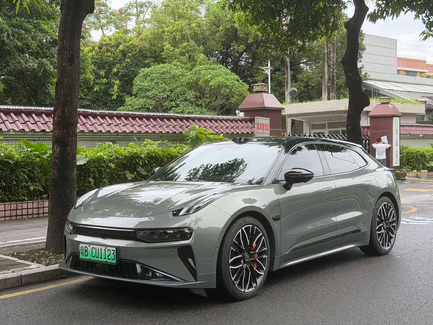 ZEEKR 001