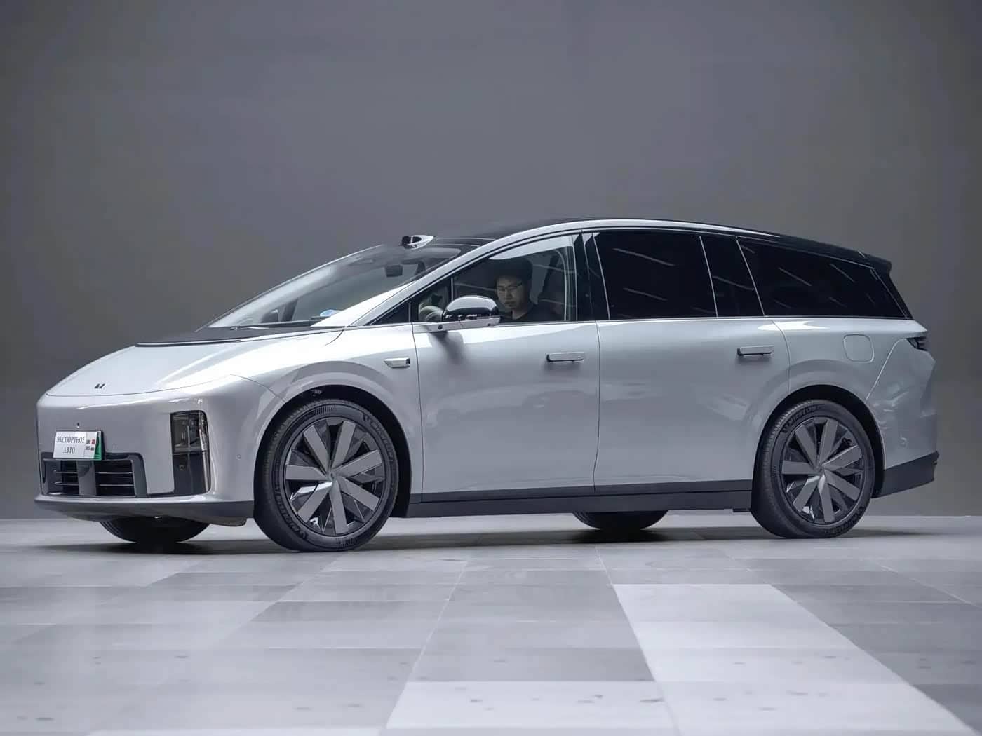 Li Auto Li i8