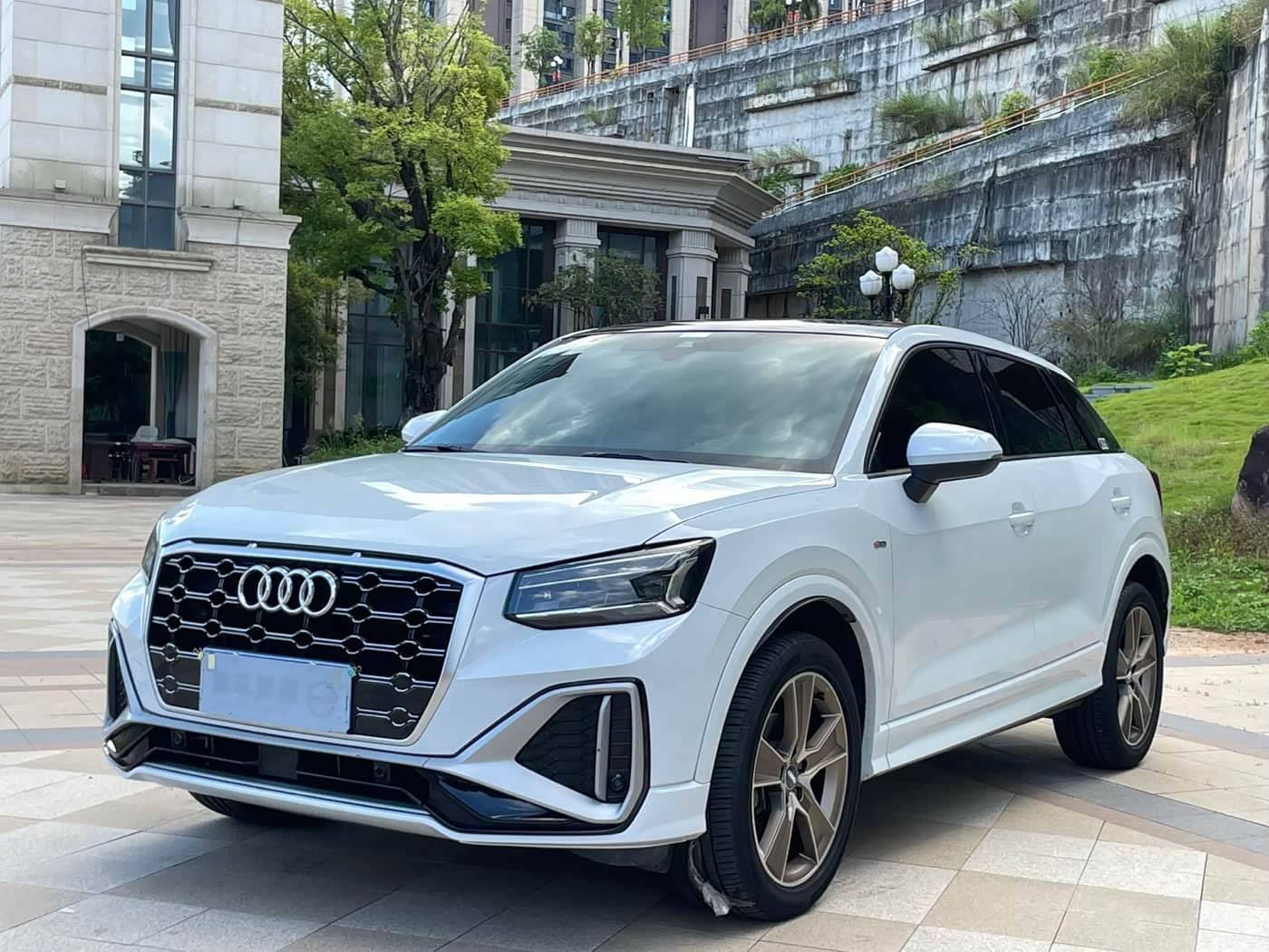 Audi Q2L