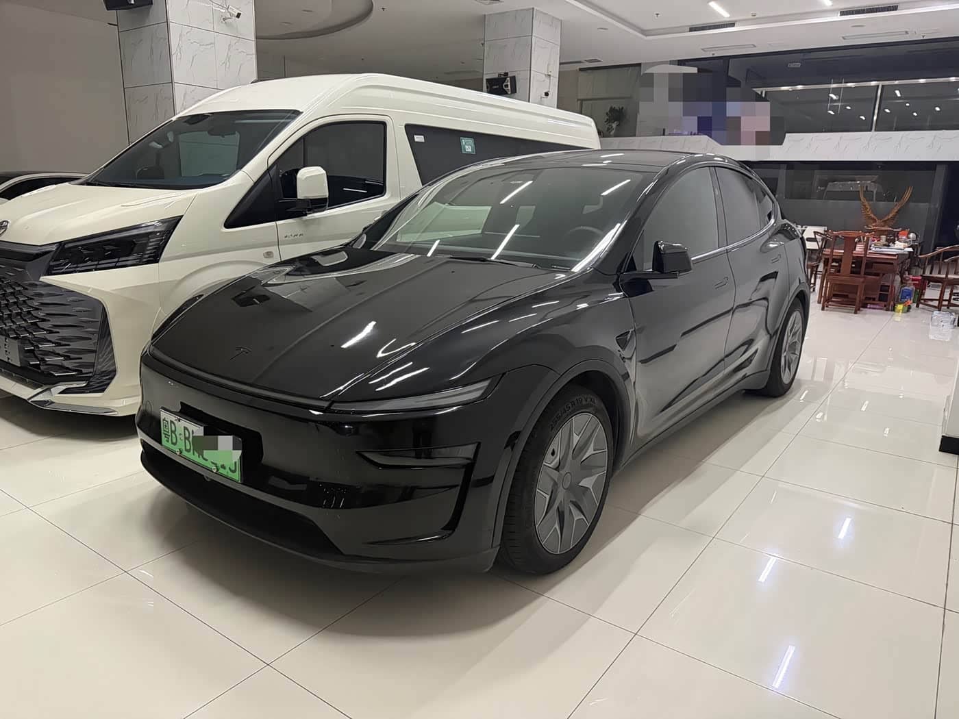 Tesla Model Y L