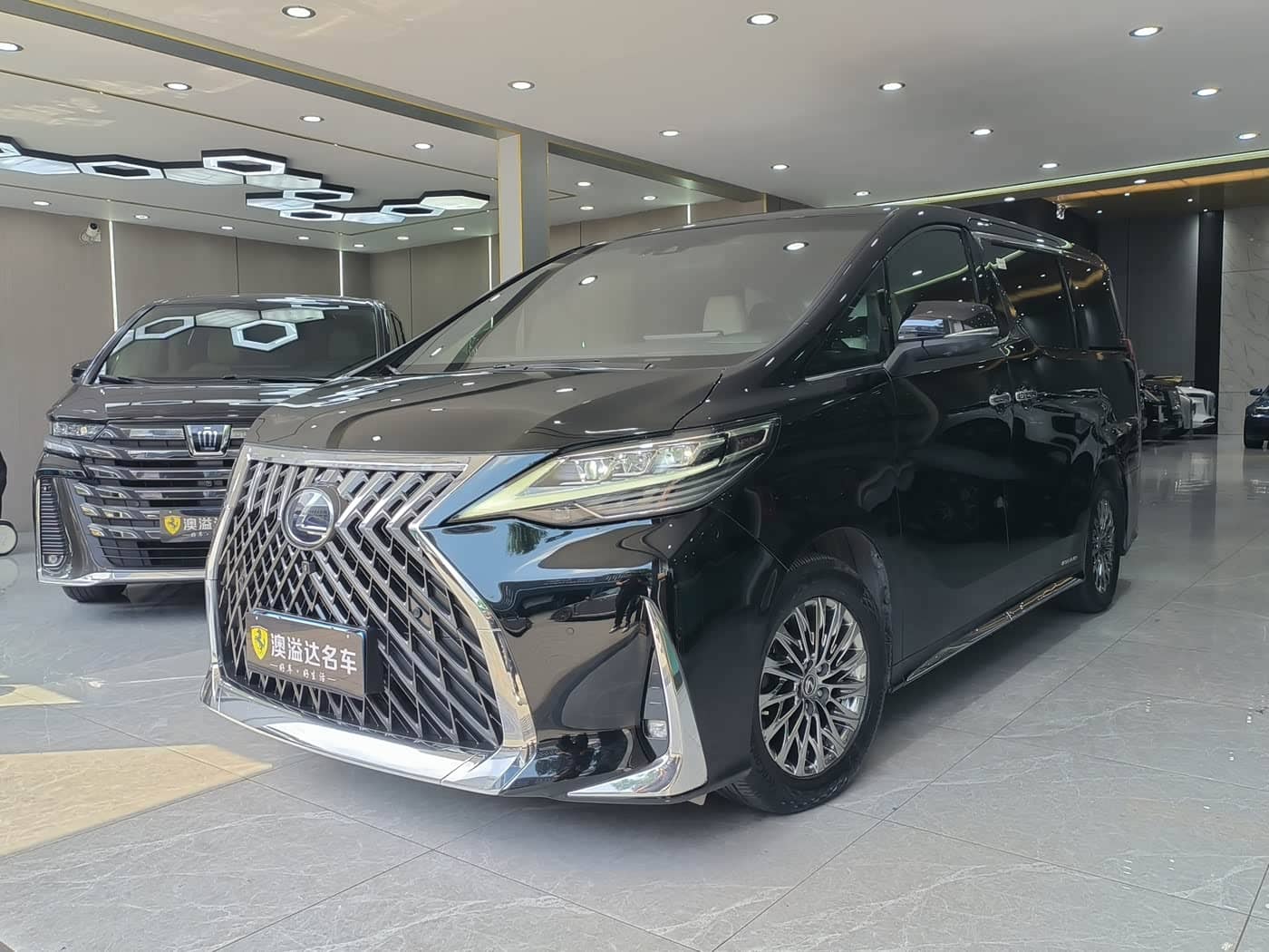 Lexus LM