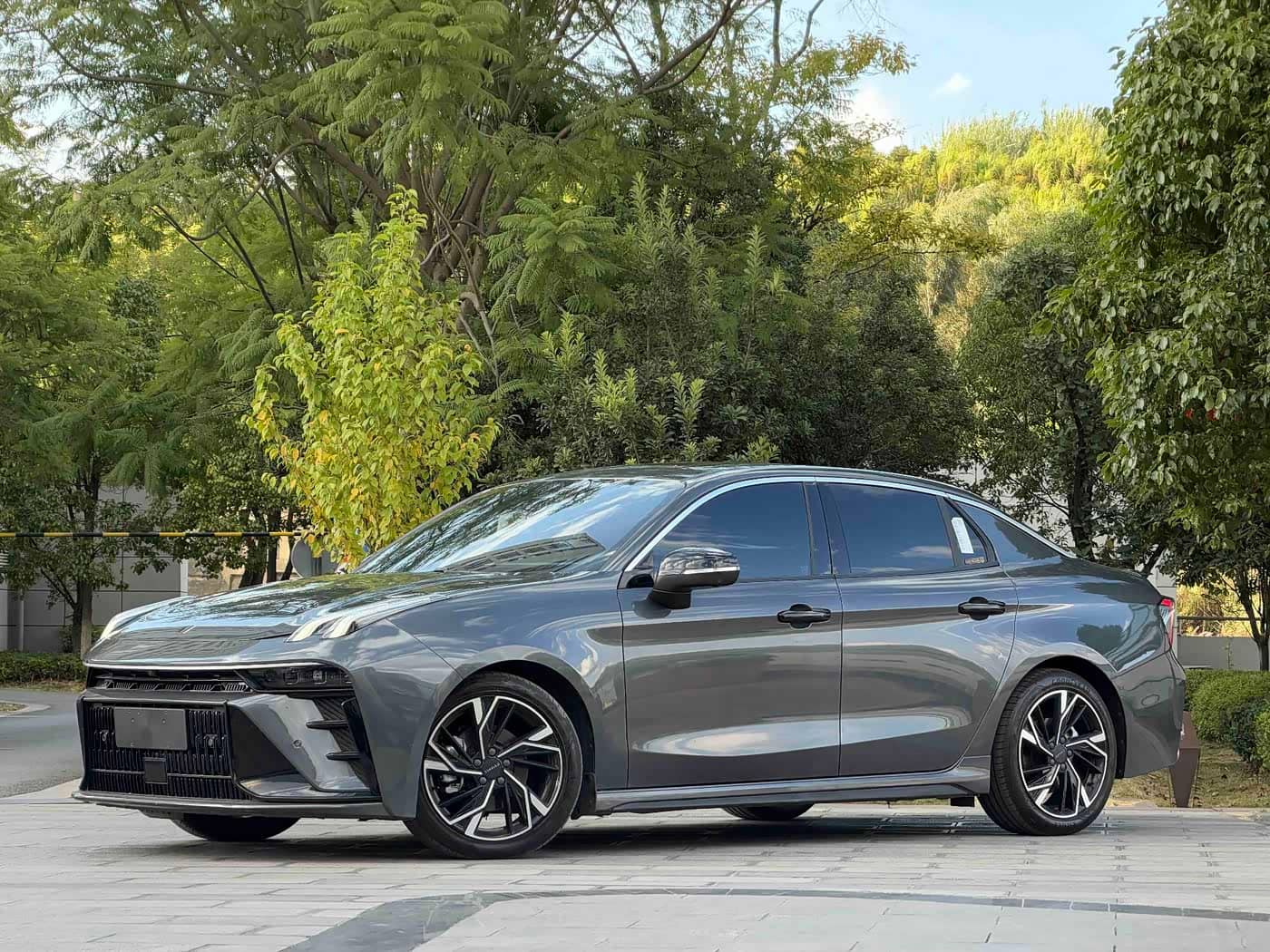 Lynk & Co 03