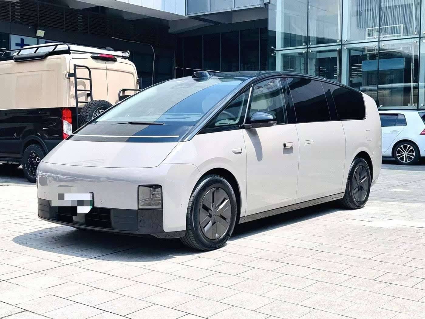Li Auto MEGA