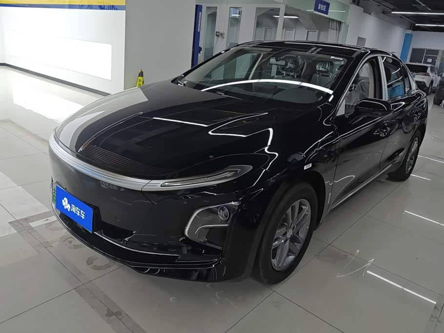 Hongqi E-QM5